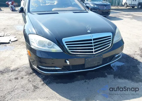 2011 Mercedes-Benz S 550 4Matic z USA, uszkodzony, nr VIN WDDNG8GB8BA375872